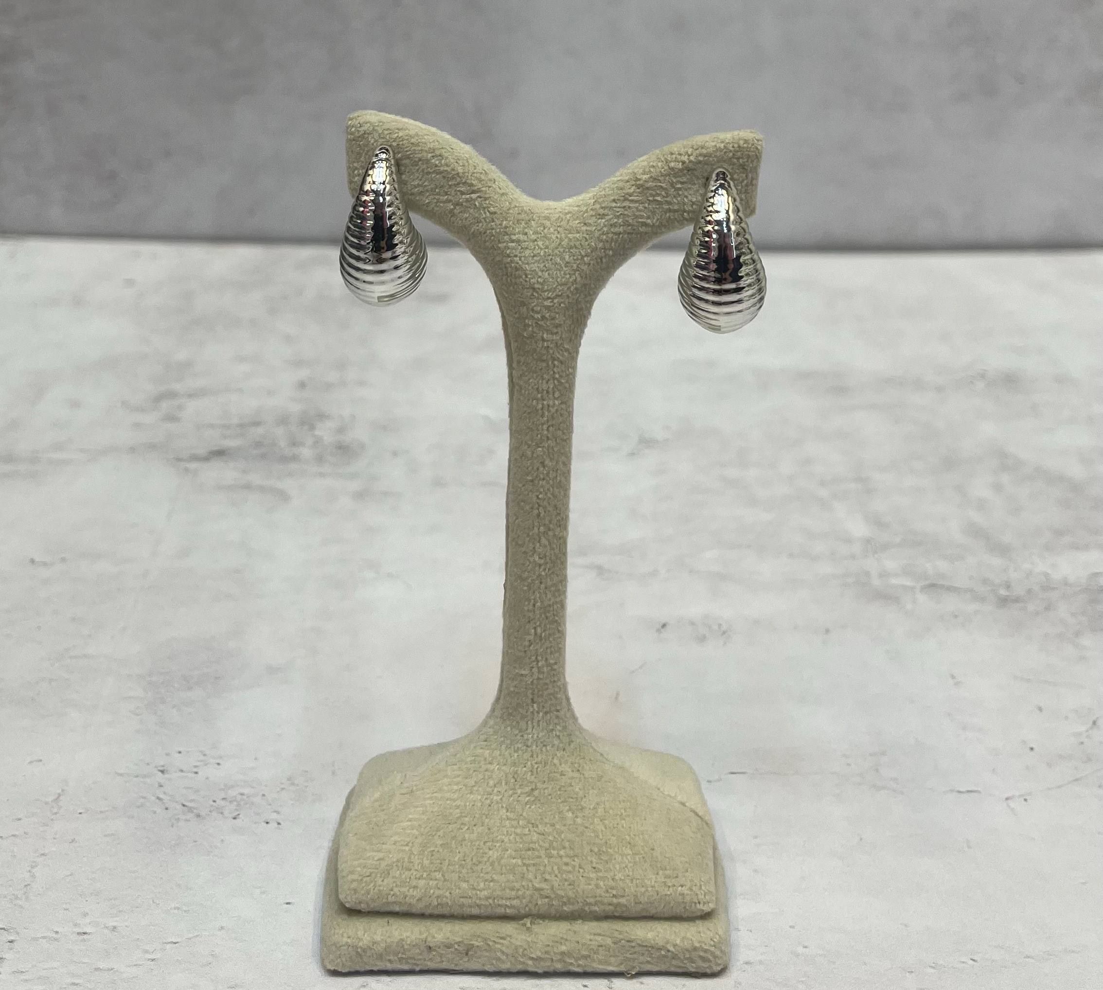 گوشواره اشکی
